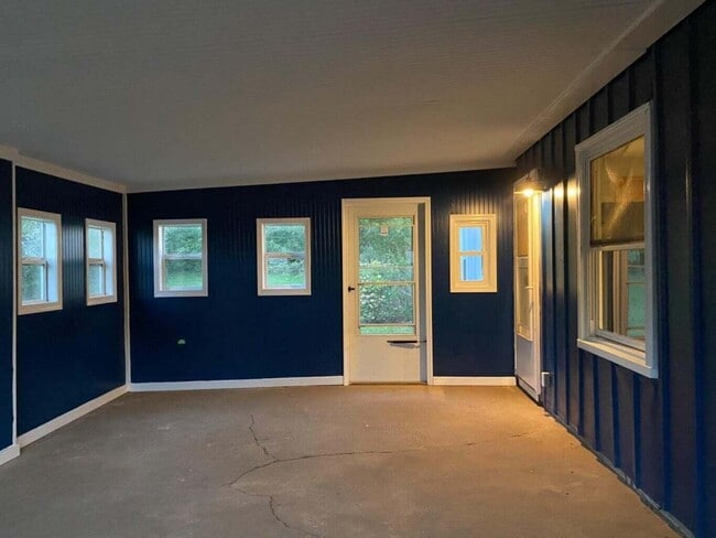 Building Photo - 3004 Arrowhead Dr
