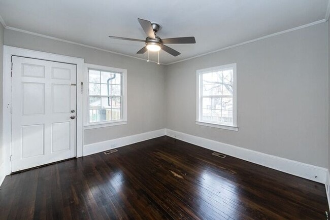 Building Photo - 1BD/1BA Duplex Home with Additional Flex R...
