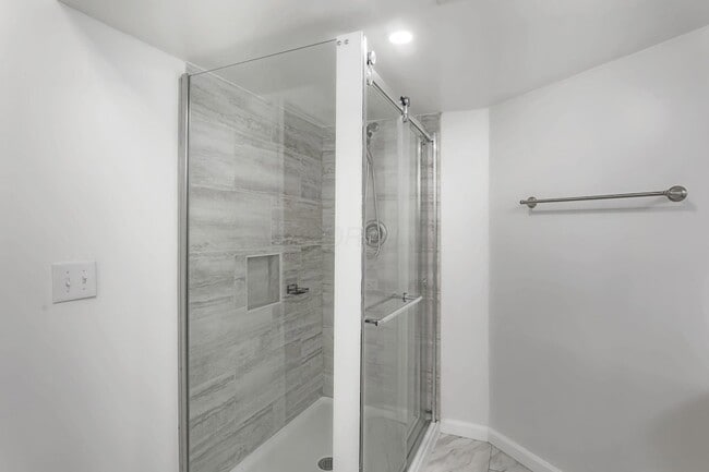 Building Photo - 319 W 2nd Ave