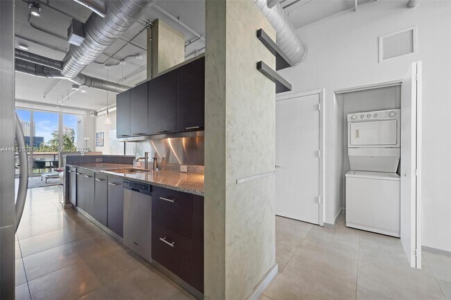 Building Photo - 3029 NE 188th St