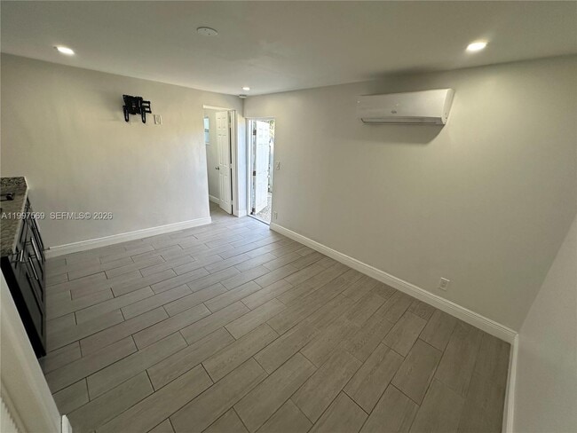 Building Photo - 214 S 57th Ave