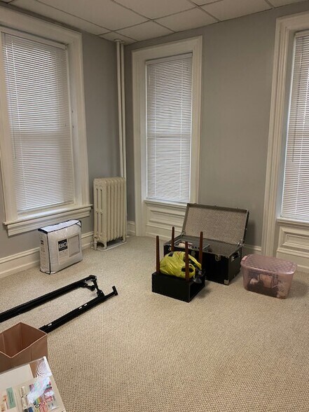 Building Photo - 403 W Main St