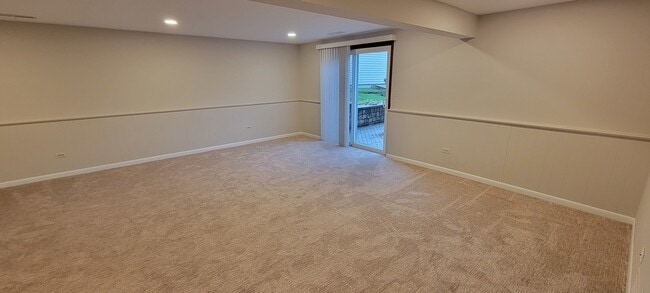 Building Photo - 608 Trent Ln