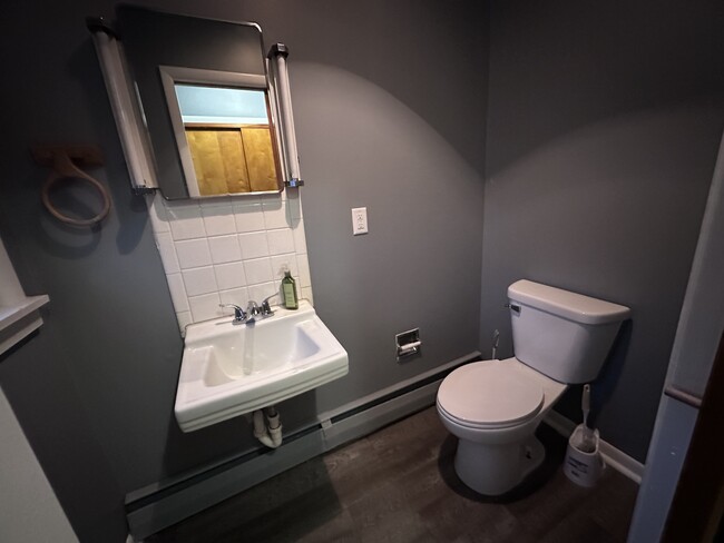 Building Photo - 206 Oak Hill Dr