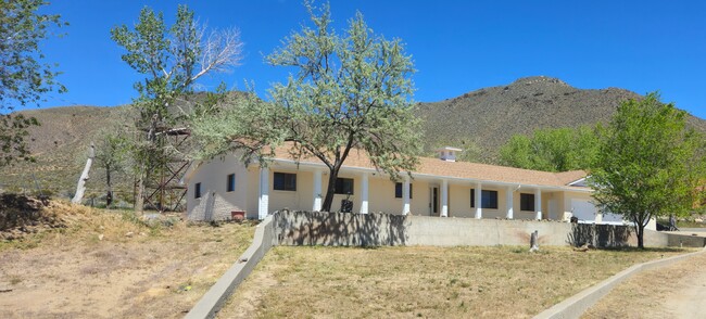 Building Photo - 1353 Santa Cruz Dr