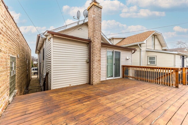 Building Photo - 7408 W Addison St