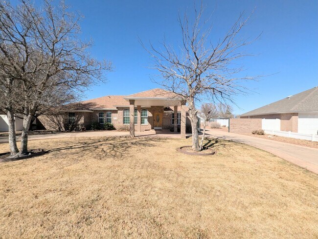 Building Photo - Luxurious Relaxation in Raintree