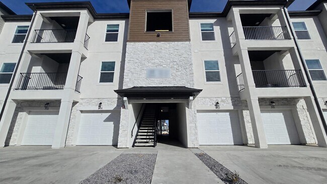 Building Photo - 13073 Newbridge Ln