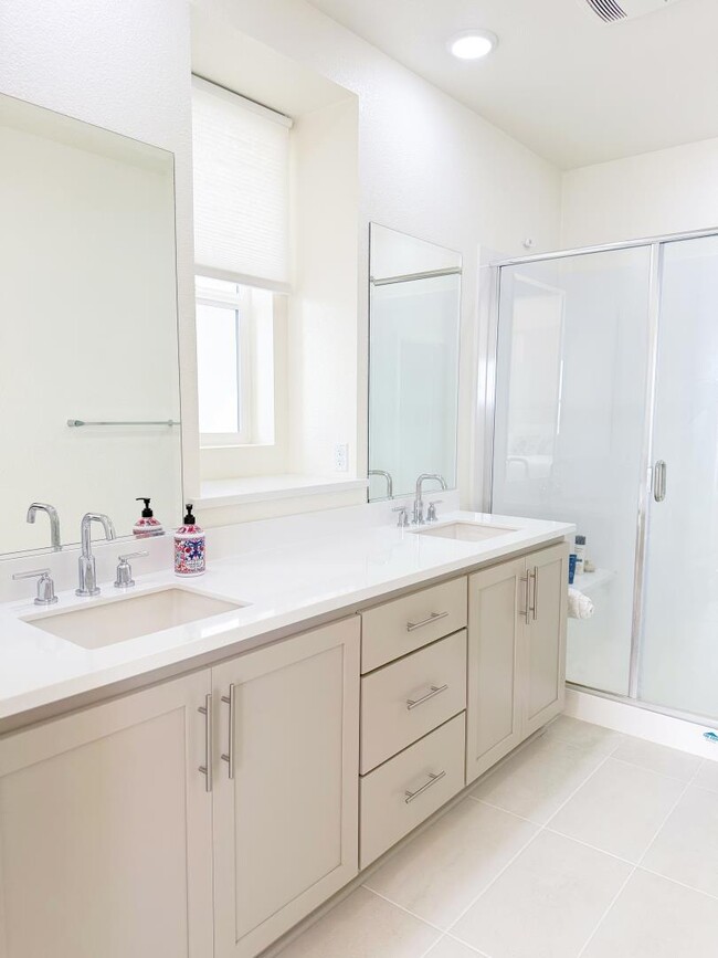 Building Photo - 9776 Seawind Wy