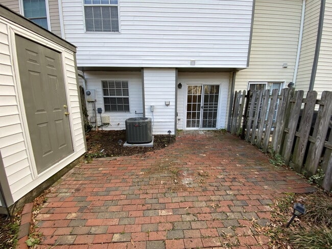 Building Photo - 11185 Kensington Pl