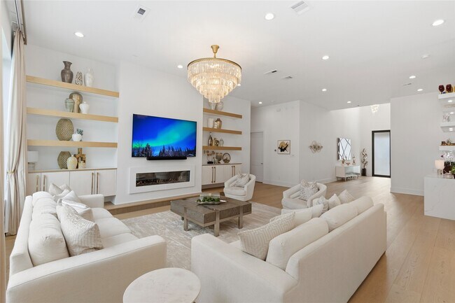 Building Photo - 13034 Memorial Dr