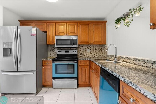Building Photo - 6575 W Oakland Park Blvd
