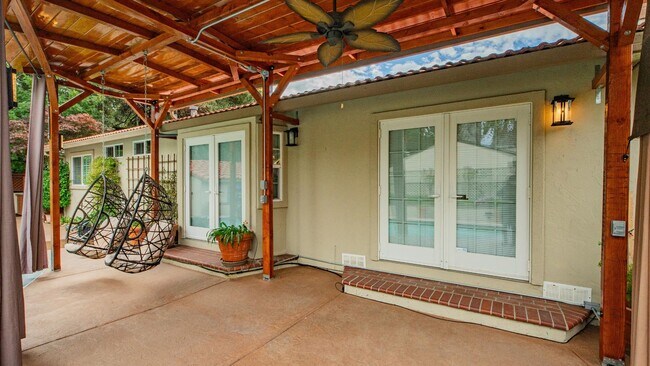 Building Photo - 22 Greengate Ct