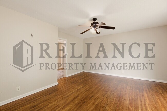 Building Photo - 2151 S Green St