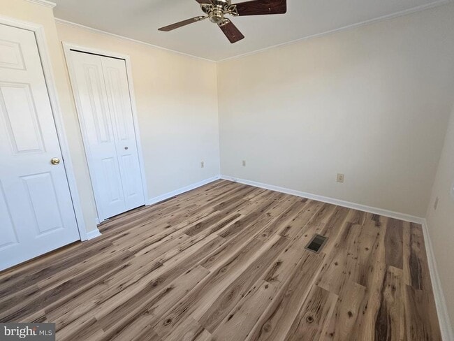 Building Photo - 1819 Picadilly Circus