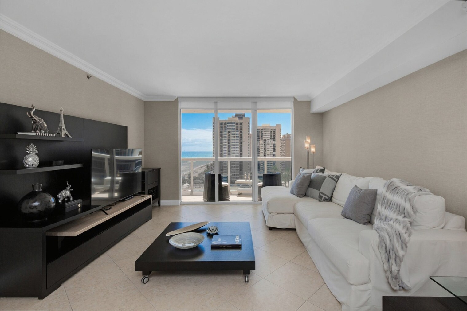 Building Photo - 1830 S Ocean Dr