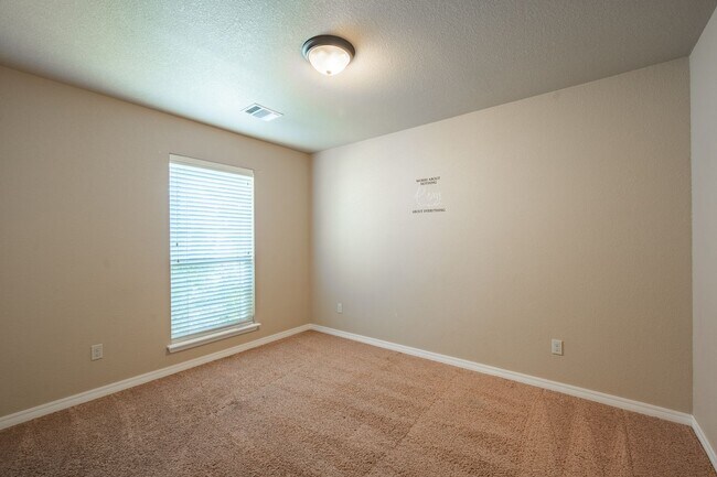 Building Photo - 3/2 in Hillside Terrace!