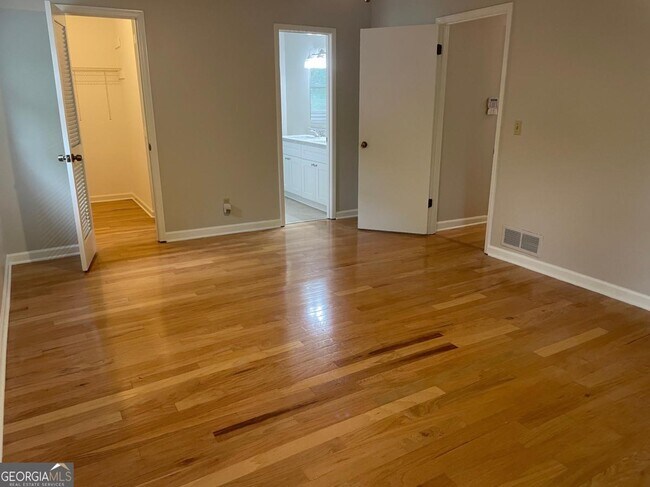 Building Photo - 3441 Brookhill Cir