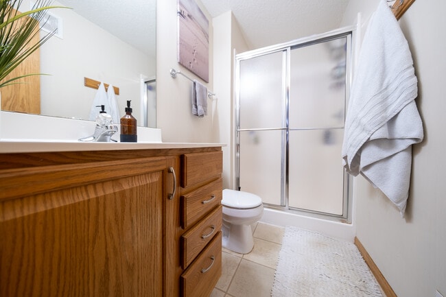 Building Photo - 20647 Hampshire Way