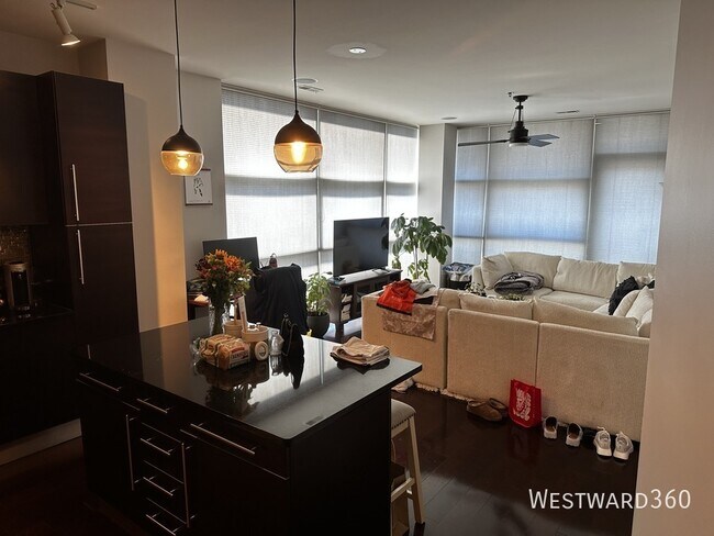 Building Photo - 225 S Sangamon-407