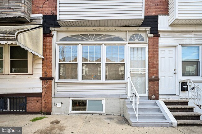 Building Photo - Modern 3-Bedroom Home Near University City...