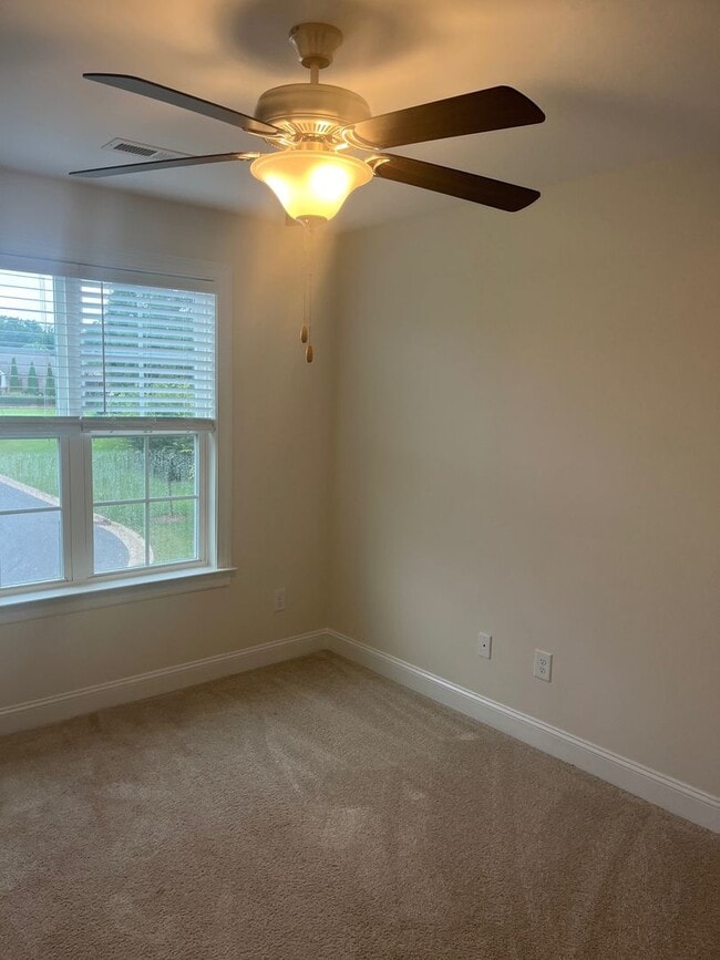 Building Photo - Brick Townhome in Walkertown NC