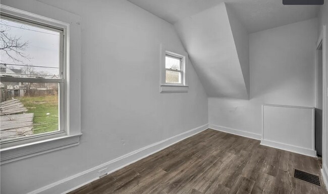 Building Photo - 3134 W 88th St