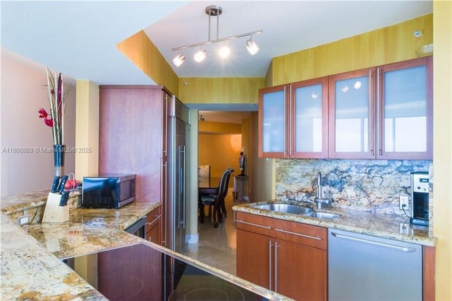 Primary Photo - 6301 Collins Ave