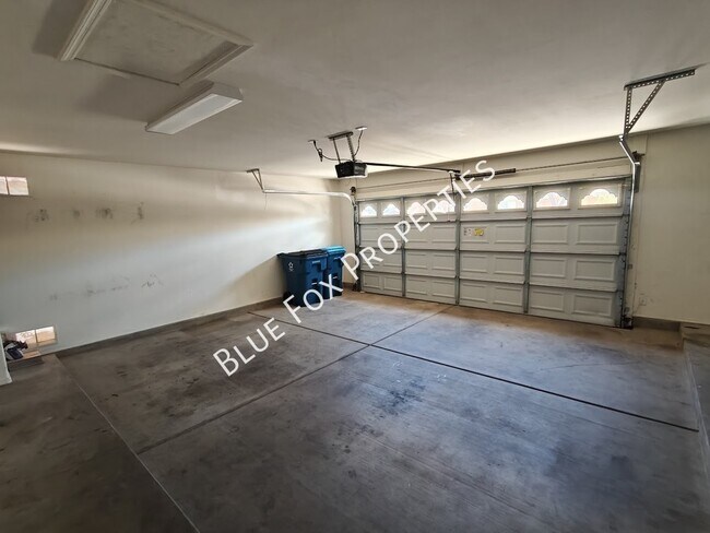 Building Photo - 324 N Oak Tree Canyon Loop