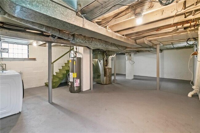 Building Photo - 318 Highland Ln
