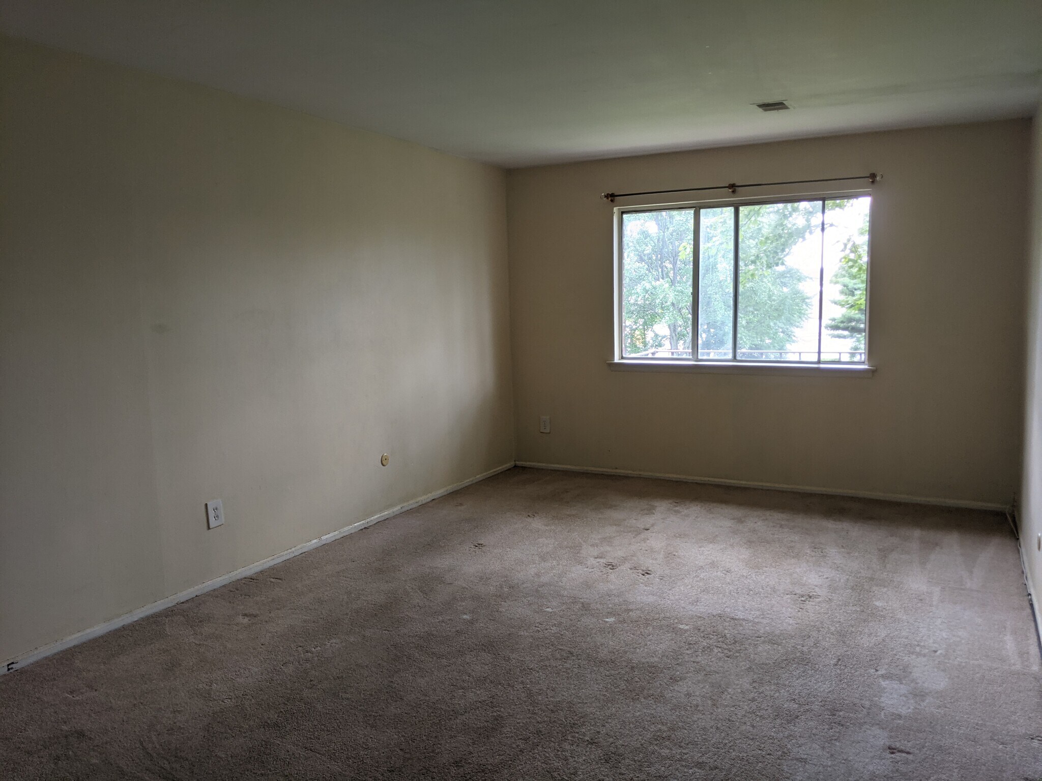 Master Bedroom - 336 College Dr