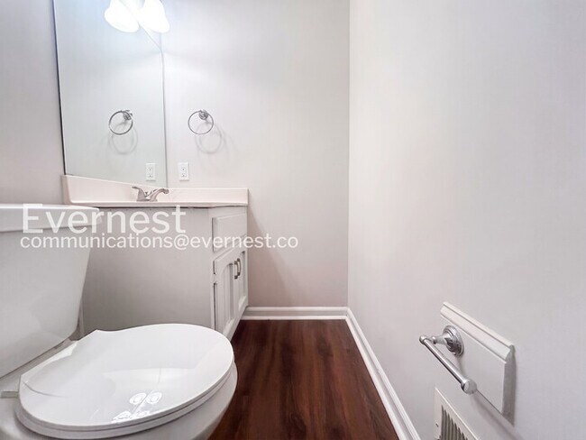 Building Photo - 3 Bed/2.5 Bath Home with Garage / Available Now!
