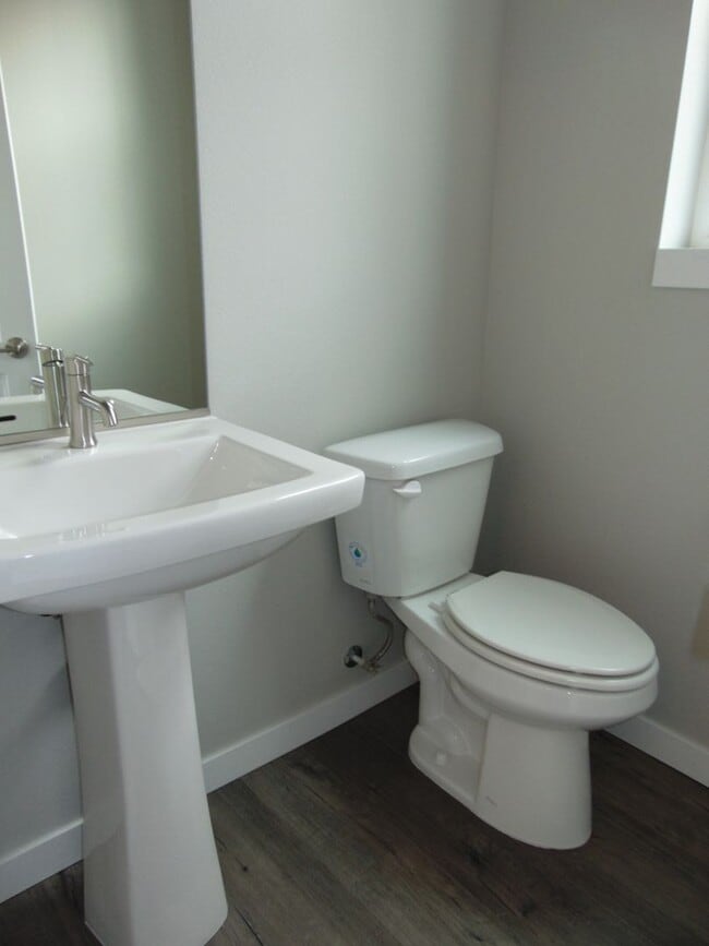 Building Photo - Beautiful 4 Bedroom Contemporary Luxury Ho...