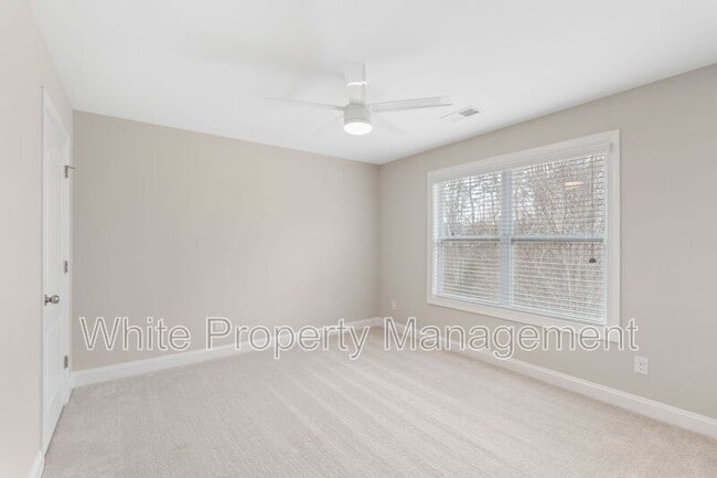 Building Photo - 541 Daventry Ct