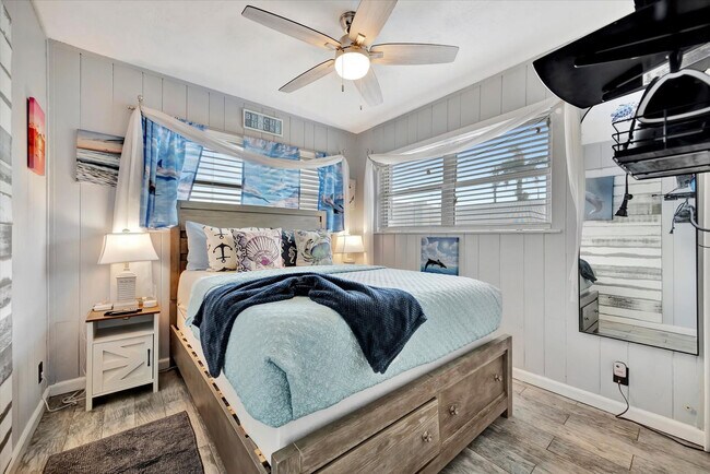 Building Photo - 11420 1st St E