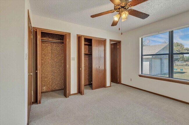 Building Photo - 8929 NE 52nd St