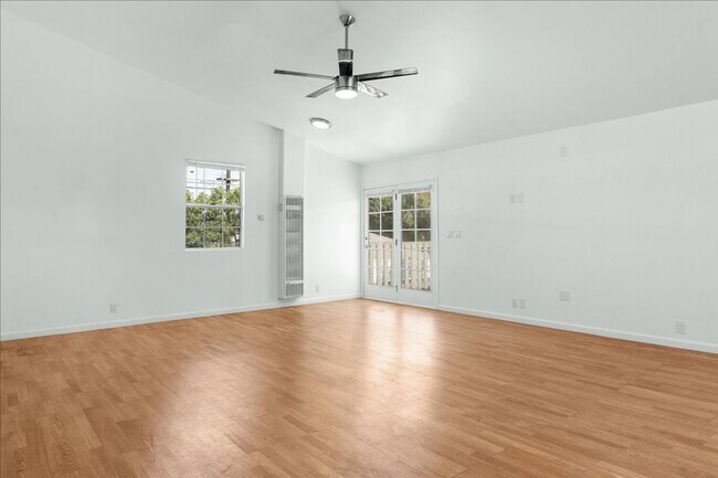 Building Photo - 107 S Aviation Blvd