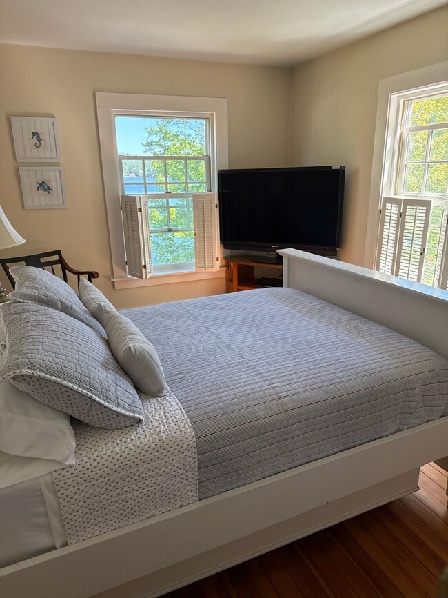 Building Photo - 15 Lake Ave