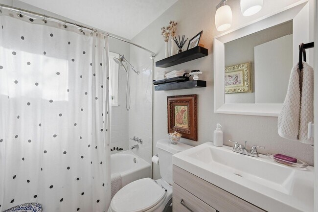 Building Photo - Charming 3/2/2 in Midway Hollow Coming Soon