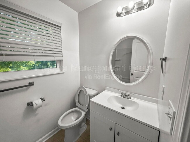 Building Photo - 415 Parkdale Dr