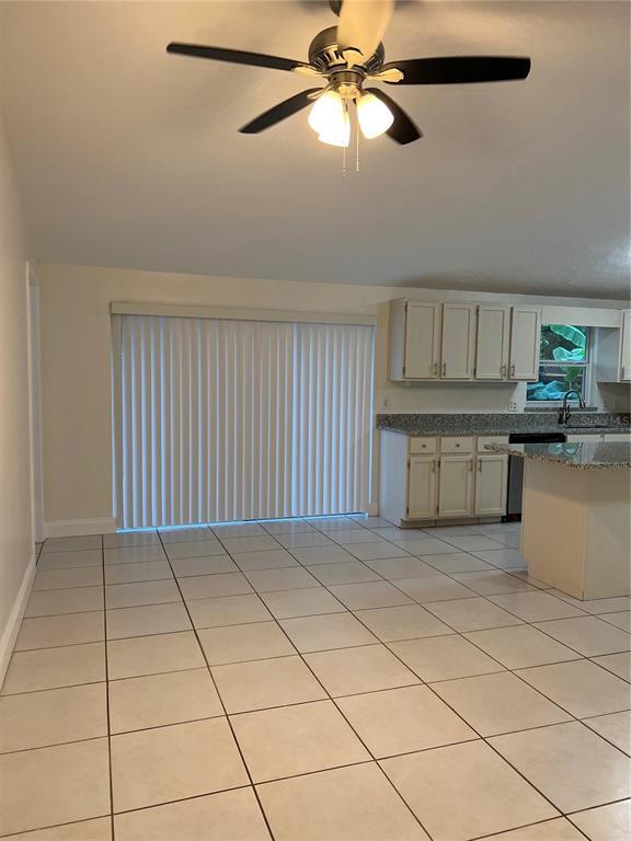 Building Photo - 16039 Grass Lake Dr