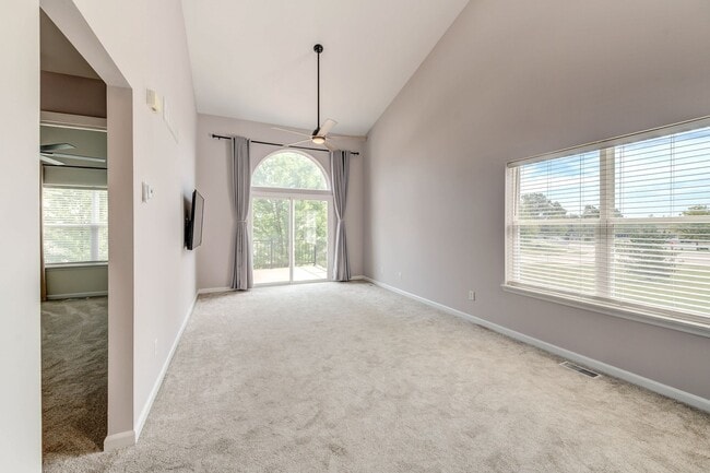 Building Photo - Gorgeous Updated 3 Bed 3 Bath Home Garage