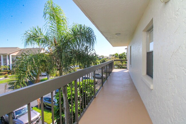 Building Photo - ** 2/2 CHARMING FURNISHED CONDO AT THE ISL...