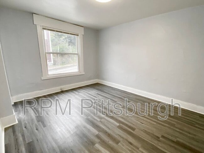 Building Photo - 1806 Rhine St