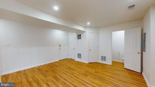 Building Photo - 527 Sparkleberry Terrace NE