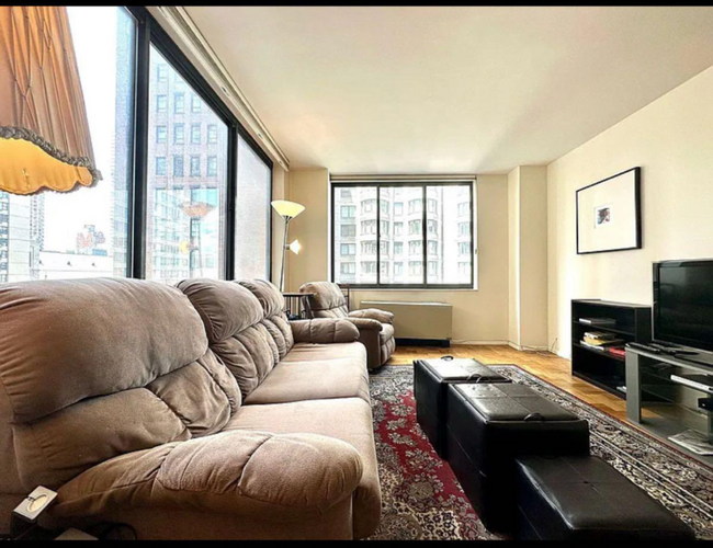 Primary Photo - 62 W 62nd St