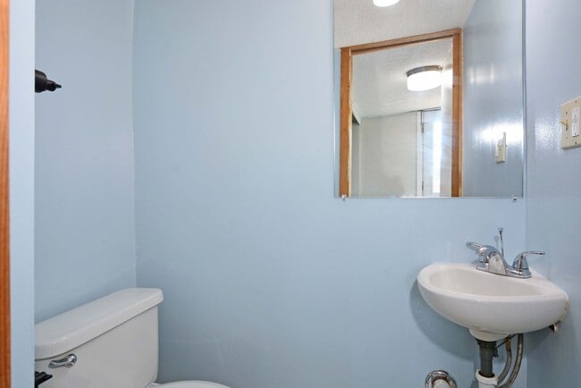 Building Photo - Beautiful 3-Bed 1.5-Bath Home in St. Paul!