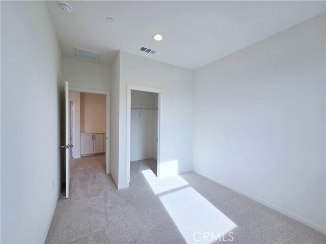 Building Photo - 2420 E Lincoln Ave