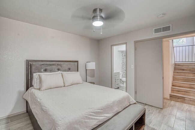 Building Photo - 311 Zenith Dr