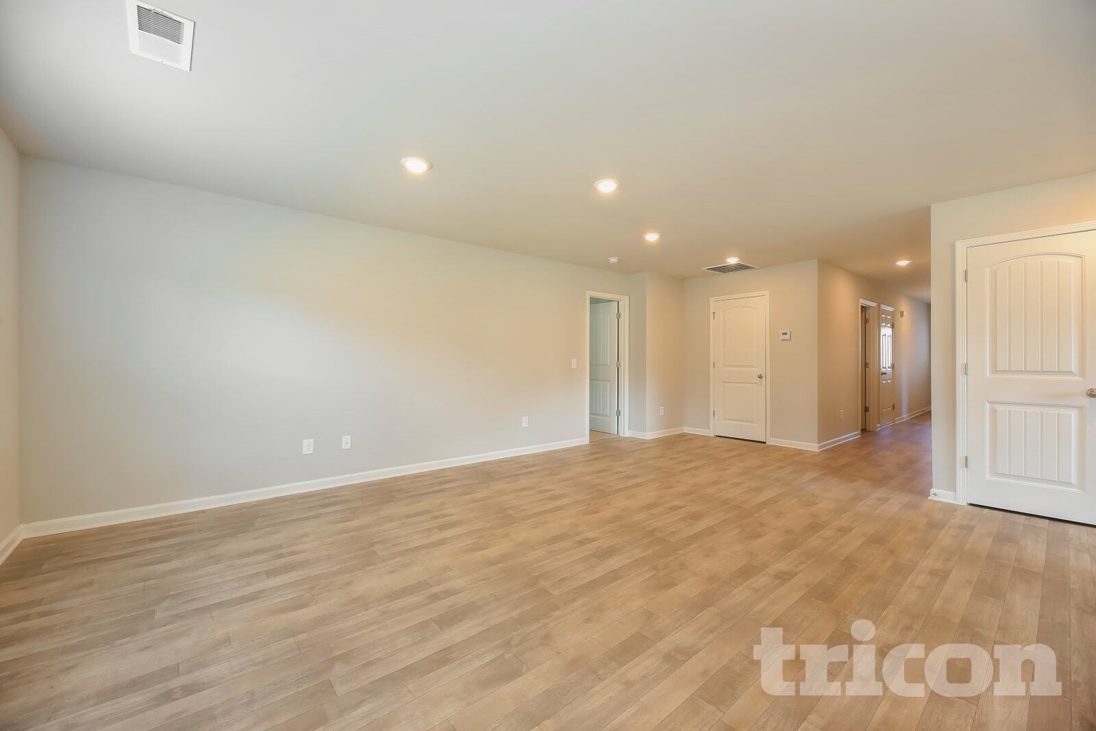 Building Photo - 927 Equine Dr